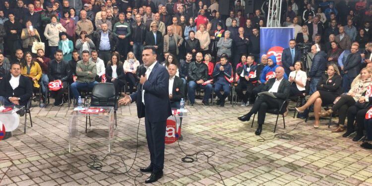 Заев во Виница: „Со успехот на референдумот го потврдуваме идентитетот, очекувам поддршка од младите“