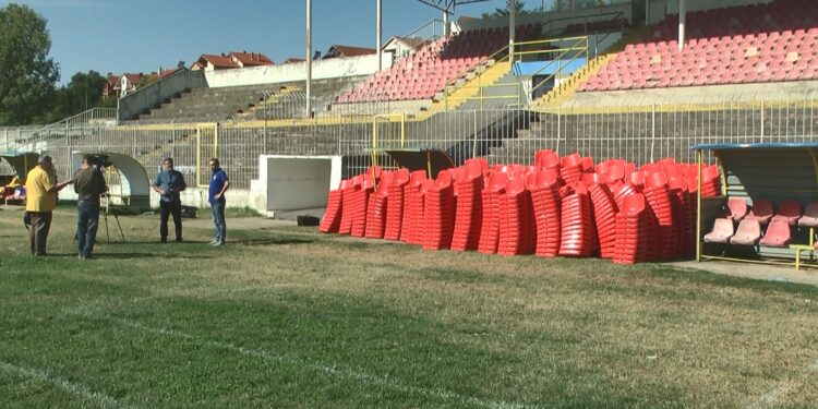 Нови 1.500 пластични столчиња за западната трибина на “Никола Мантов“