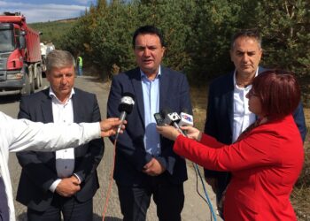 Започна реконструкцијата на патот кон Пониква, министерот Сугарески вети 60 милиони евра за патиштата во Кочанско