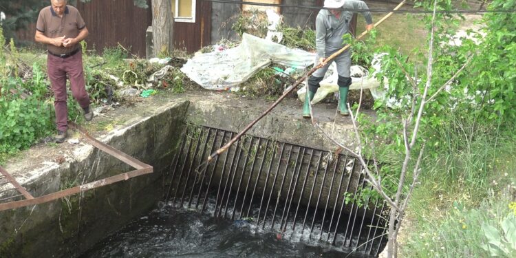 Фрлени отпадоци во десниот магистрален канал предизвикаа опасност од поплавување на објектите кај ТППЕ – Кочани