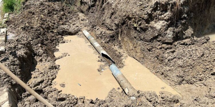 Без вода корисниците од високата зона во Кочани поради дефект на главниот цевковод