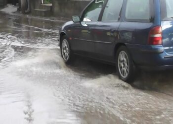 Интервенции на пожарникарите во Кочани по удар на гром во куќа и поплавени простории од поројниот дожд