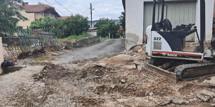 Жители од улицата „Пролетерски Бригади“ во Кочани незадоволни од начинот на реконструкција на коловозот