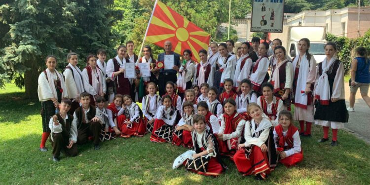 Признанија за КУД „Руен“ од Кочани на меѓународен фолклорен фестивал во Сандански, Бугарија