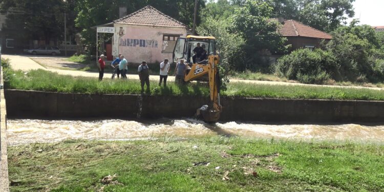 Жителите од високата зона во Кочани трет ден без вода за пиење од градскиот водовод