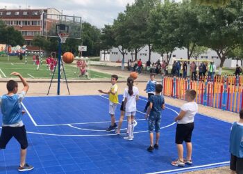 Уредени и опремени се спортски игралишта за баскет и мал фудбал во ОУ „Никола Карев“