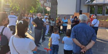 Членовите на ЛК „Копнеж“ организираа литературно читање на отворено