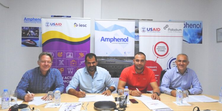 СОУ „Гошо Викентиев“ ќе добие тренинг центар, меморандумот го потпишаа директорите на училиштето и на компанијата „Амфенол Технолоџи Македонија“