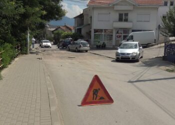 Се крпат ударни дупки и прекопи на улиците во Кочани