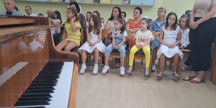 Музичкото училиште „Ристо Јуруков“ ги пречека 16 дечиња кои имаат талент за музика