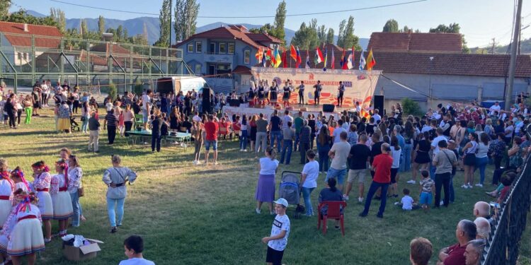 38. Меѓународен фолклорен фестивал „Истибањско здравоживо“, завршниот концерт в среда на плоштадот во Виница