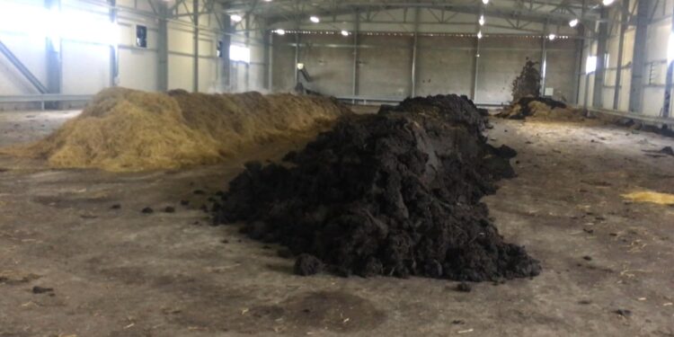 „Водовод“ ќе разменува компост за оризова слама со земјоделците за да се намали нејзиното палење