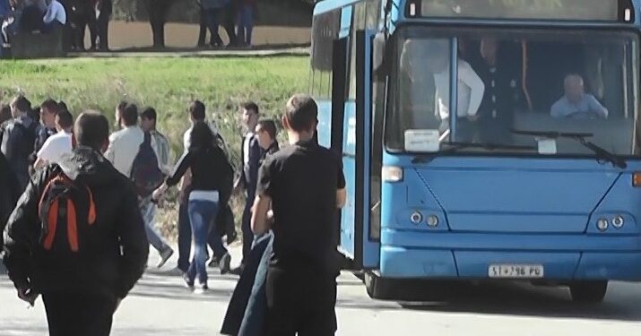 Нема превоз за ученици од СОУ „Гошо Викентиев“ на неколку релации поради повисоки суми на јавната набавка, тендерската постапка се повторува