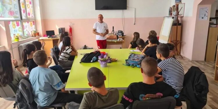 Црвен крст – Кочани почна со обуки по прва помош на основците во општината