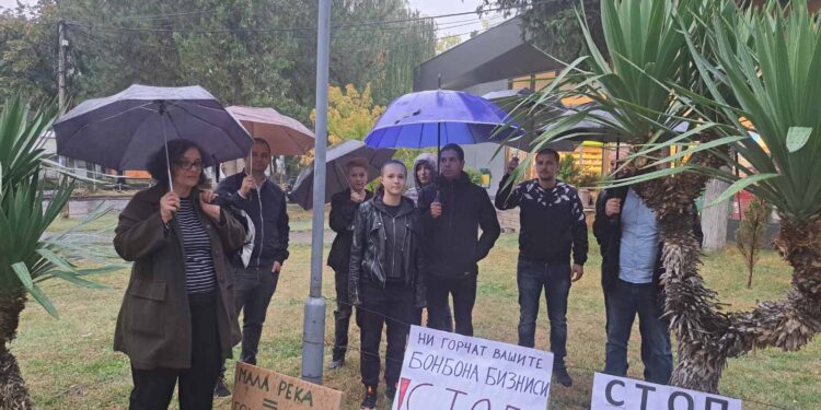 Протест против изградбата на мини хидроцентралата на Мала Река