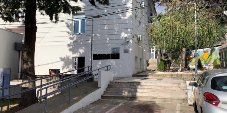 Обележувањето на службените возила на Општина Кочани треба да се направи до крајот на годината