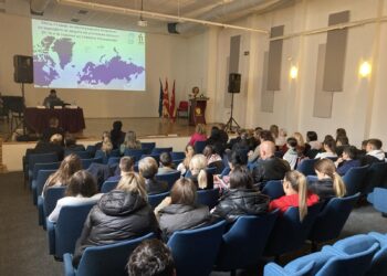 30 отсто од 15-годишните девојчиња во државата се чувствуваат осамено, а над 20 отсто сериозно размислувале за самоубиство