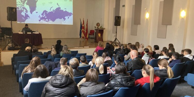 30 отсто од 15-годишните девојчиња во државата се чувствуваат осамено, а над 20 отсто сериозно размислувале за самоубиство