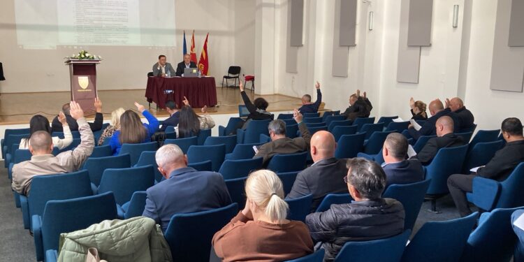 Со интонирање на химната и подигање на државното знаме ќе почнува наставата еднаш неделно во училиштата во општина Кочани