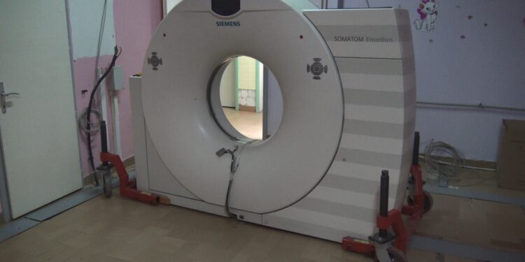 Опрема за компјутерска томографија се инсталира во Општата болница во Кочани