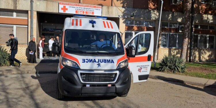 Ново амбулантно возило за Итната помош обезбеди Општата болница во Кочани