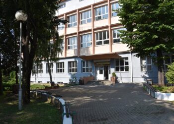 Прекината наставата во првата смена во училиштата во Кочани поради лажна дојава за поставена бомба