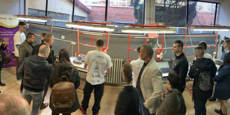 Нов тренинг центар за PLC програмирање во СОУ „Гошо Викентиев“ отвори „Амфенол Технолоџи Македонија“