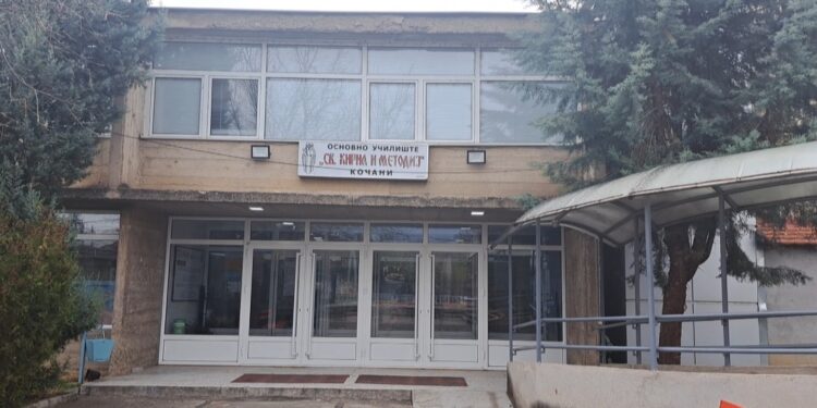 ОУ „Св. Кирил и Методиј“ го забрани користењето мобилни телефони за време на наставата и донесе Кодекс за облекување на учениците