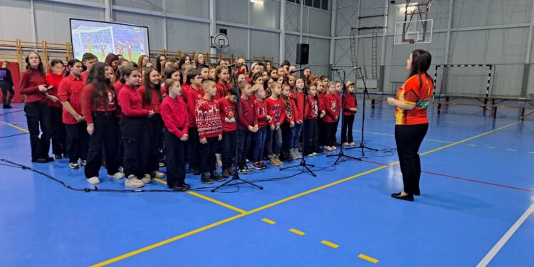 Репрезентативецот Јован Манев беше гостин на спортско-музички настан во ОУ „Никола Карев“