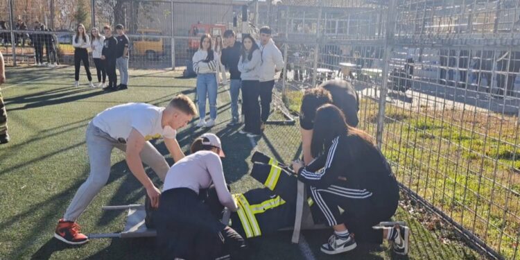 ДПД – Кочани организираше противпожарни игри, средношколците од „Љупчо Сантов“ поуспешни од врсниците од „Гошо Викентиев“