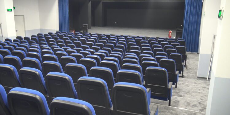 Во завршна фаза е реновирањето на Сината сала и внатрешноста на Домот на културата во Виница