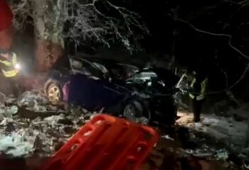 Автомобил „бмв“ со штипски таблички излетал од патот кон Пониква, повредени 4 лица