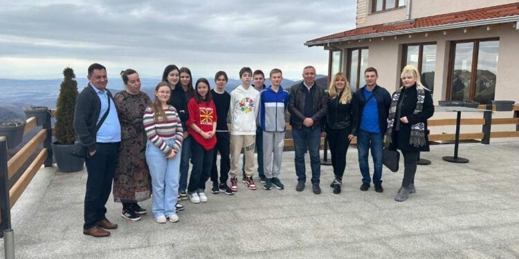 Најдобрите ученици од збратимениот хрватски град Крижевци на зимување на Пониква