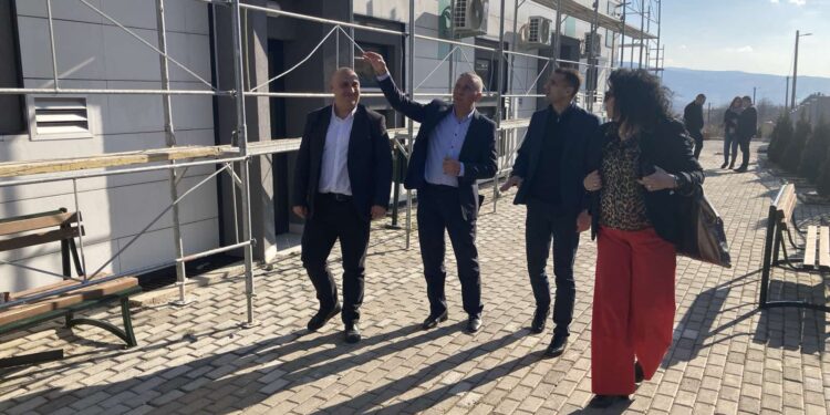 Министерот за труд и социјална политика Ѓоко Велковски најави отстранување на градежните недостатоци кај новата детска градинка во Кочани за наскоро да биде предадена во употреба