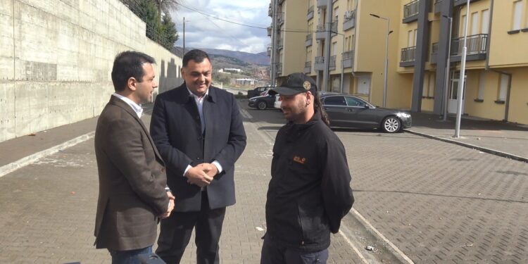 Шестчленото семејство Грозданови од Нивичани згрижено во стан во социјалната зграда во Кочани