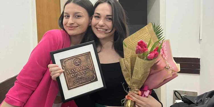 Памела Ивановска од СОУ „Љупчо Сантов“ е победник меѓу средношколците на 12. Ораторски вечери на Универзитетот „Гоце Делчев“ во Штип