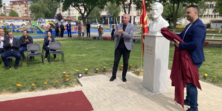 Oдбележана 119-годишнината од загинувањето на Никола Карев, откриена биста во училиштето што го носи неговото име