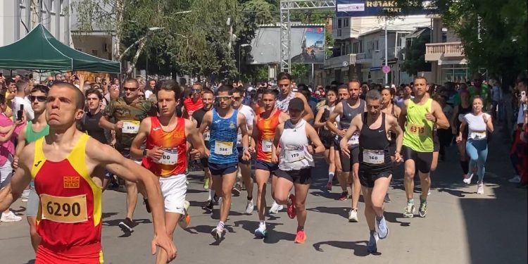 Над 450 натпреварувачи учествуваа на третата урбана Rotary Run трка во Кочани