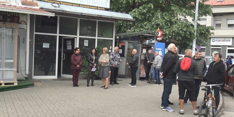 Доцни платата во АД „Водостопанство“, вработените протестираат