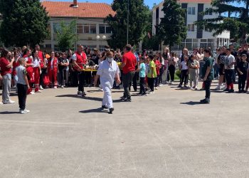 Вежба за спасување при пожар и земјотрес се спроведе во ОУ „Славчо Стојменски“ – Виница