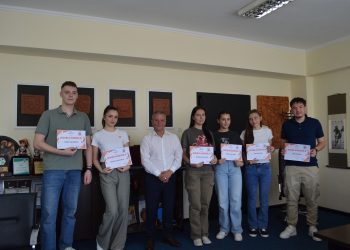 Пофалници и вредносни ваучери на најдобрите матуранти им додели Општина Виница