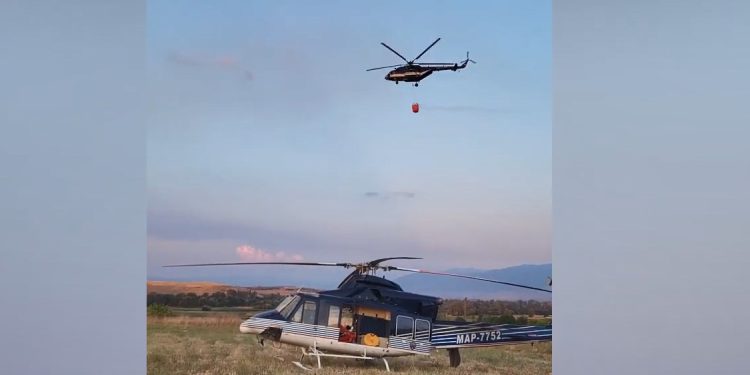 Хеликоптери на АРМ и МВР помагаат во гасењето на шумскиот пожар кај кочанското село Главовица