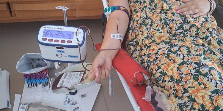 Крв даруваа 13 полициски службеници во Кочани