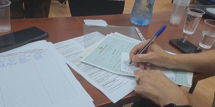289 ученици се пријавиле на првиот уписен рок во двете средни училишта во Кочани