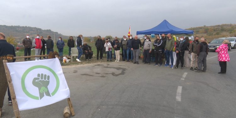 Трет ден е блокиран пристапот кон депонијата, комуналните претпријатија ќе бараат алтернативни решенија