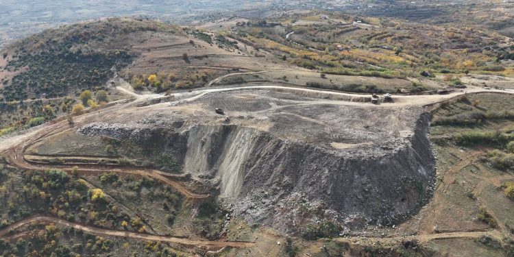 Почна третманот со морски алги против горењето на комуналната депонија кај Бели