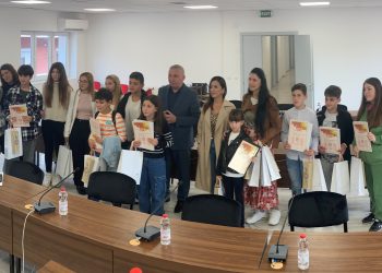 Пет награди, од кои една прва, за учениците од општина Кочани на меѓународен ликовен конкурс во НР Кина