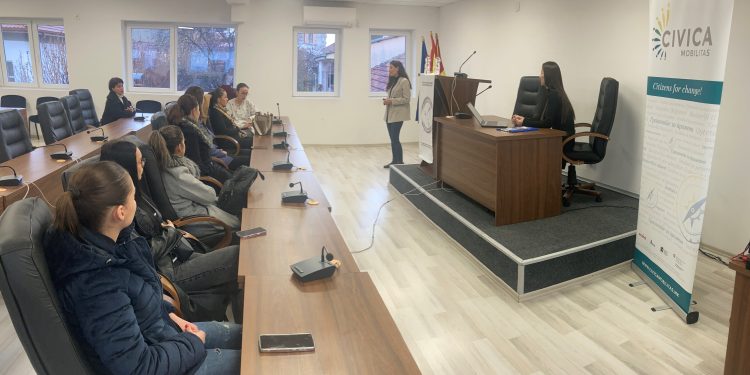 Во Кочани се одржа трибина во рамки на „16 дена активизам против родово базирано и семејно насилство“