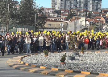 Над 500 дечиња учествуваа во Бадниковата поворка во Кочани