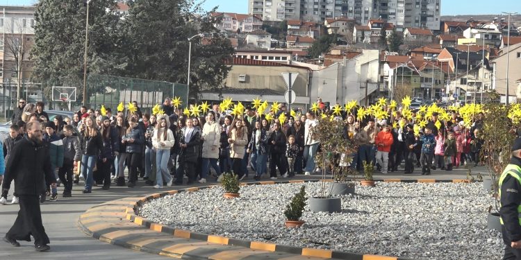 Над 500 дечиња учествуваа во Бадниковата поворка во Кочани